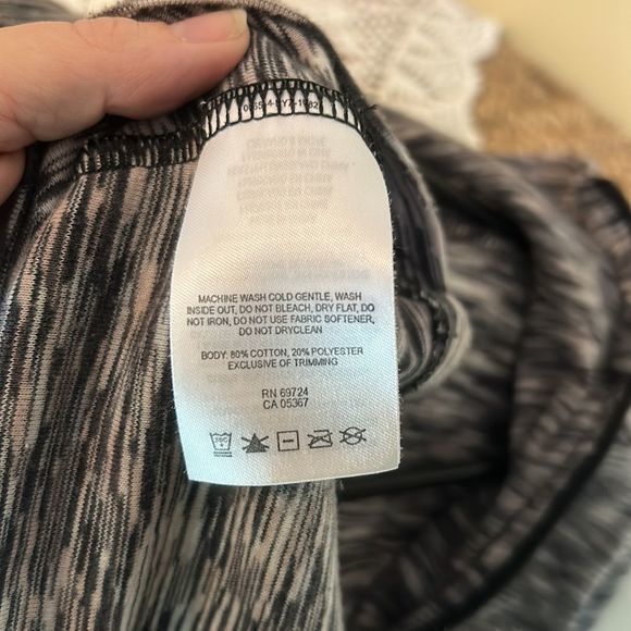 Columbia women’s 1/2 zip long sleeve medium black grey - Picture 7 of 7